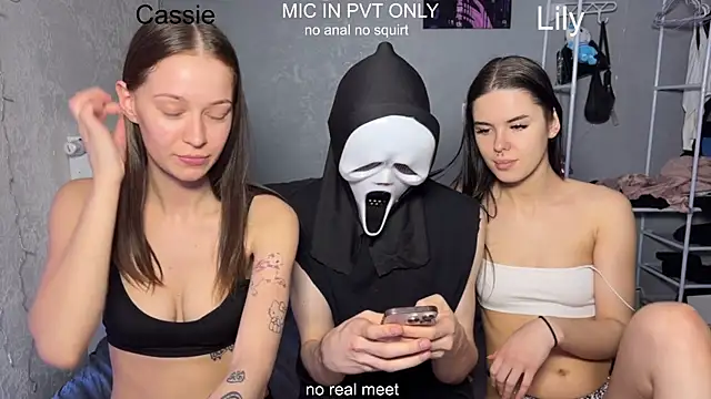 girls_secrets (G young) - flash tits