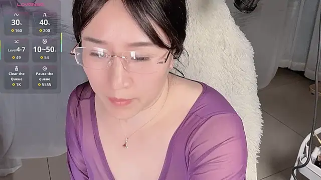 liqinqin-5201 (F milf) - 晚上一个震胸一个震菊花