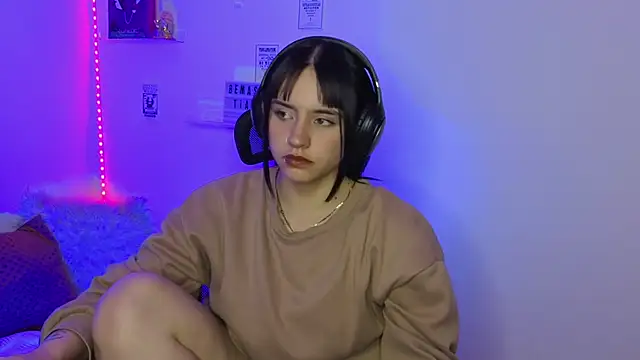 emily_lindey - Emily_Lindey's free webcam - UK Sex Cams