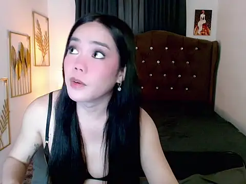 hollyyumiloove webcam