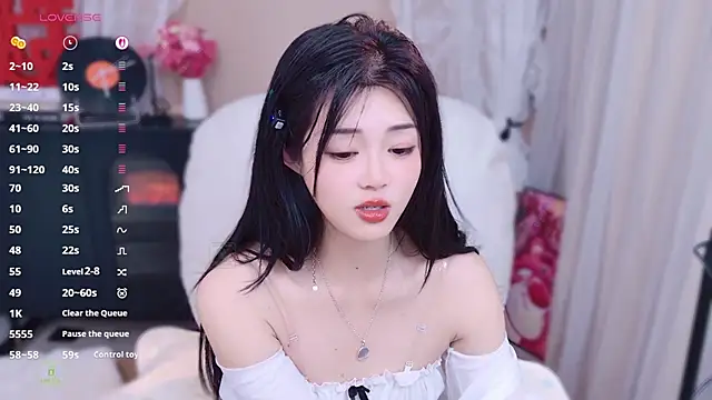 美女CeeKie在线直播