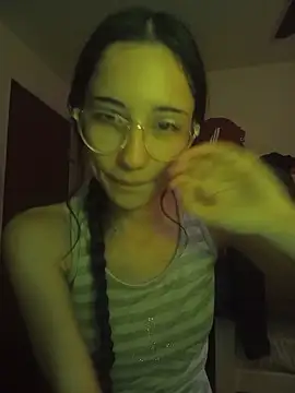 Live webcam thumbnail of isaaabelaaa from . Watch my show!