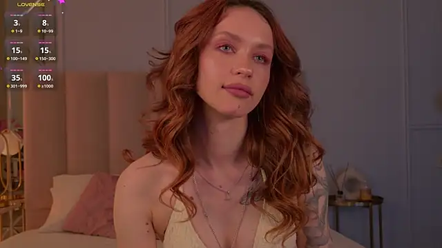 meow_nancy (F young) - Underboobs tease