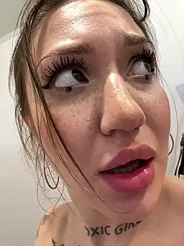 saintsquirt (F young) - DOGGY NO PANTIES NEAR MENS URINAL🚽