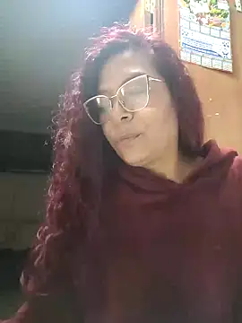 Webcam Model (Scarlet_curly8a) is live