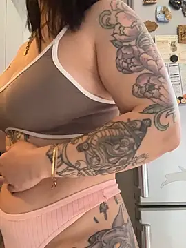 Luccreccia_ live sex cam