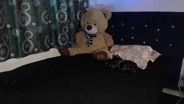 angelique_klane - ANGELIQUE_KLANE's free webcam - UK Sex Cams