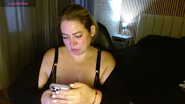 bella_savati live sex cam