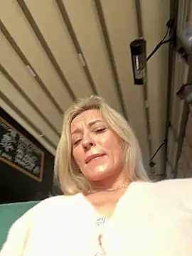 Webcam Model (VikaBunny1) is live