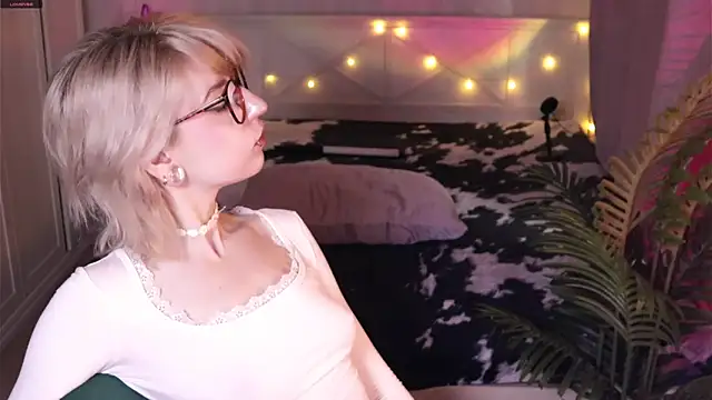 _moonlight_t (F young) - Topless