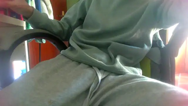 ruben1223 (M twink) - tiro a camisola e presente para o ultimo