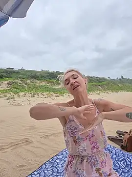 misslmrj (G milf) - BJ public beach