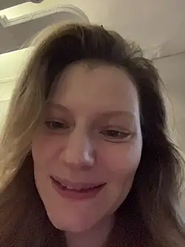 MaryHiggins live sex cam