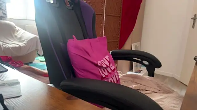 Caliiie-of live cam profile