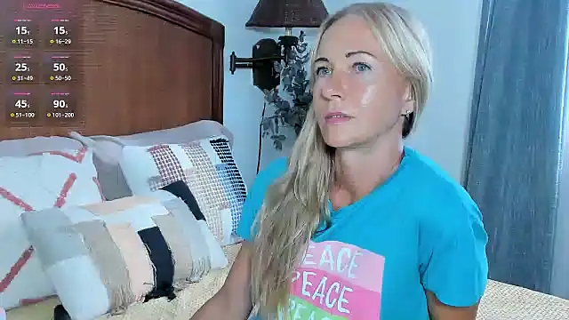 Christine_35 live cam profile