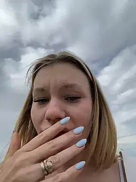 justmilaa live cam profile