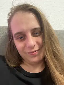 Webcam Model (Chantalee) is live