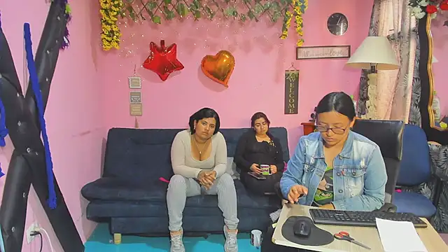 lesbiancuple live sex cam