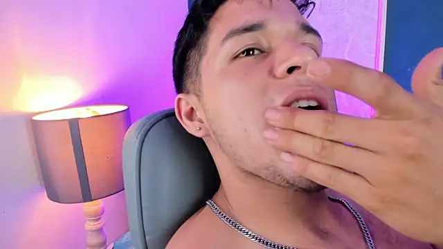 jean_jagger (M young) - Play with nipples :movingboobs: