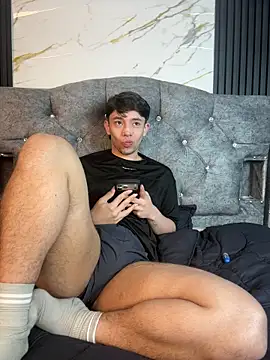 noah_ledom (M twink) - oil on my chest