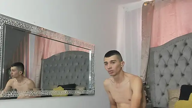 miaandronyy - MiaANDronyy's free webcam - UK Sex Cams