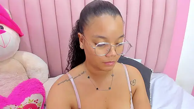 isabella_020 - ISABELLA_020's free webcam - UK Sex Cams