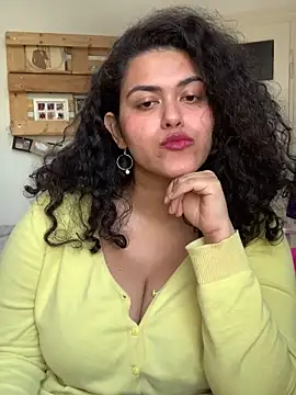 Webcam Model (Curvydesifromgermany)  is live.Free join now!