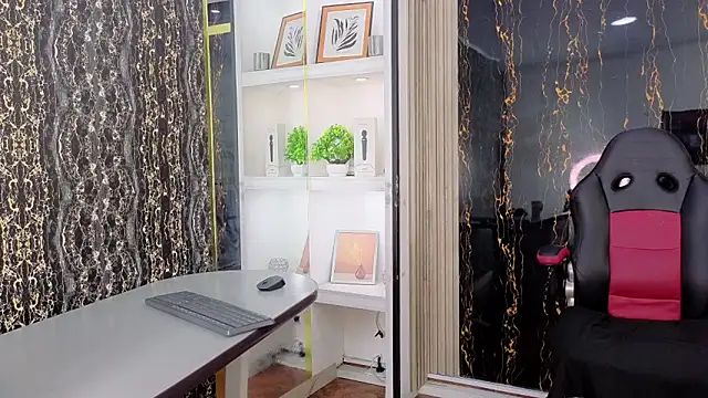 MirandaRossi live sex cam