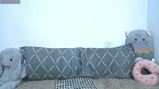 petite_paola (F young) - squirt 😈