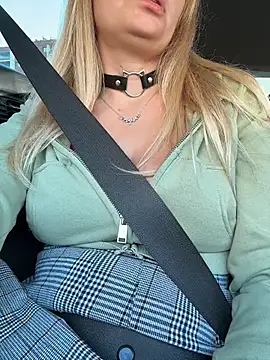 Webcam Model (Betsy)  is live.Free join now!