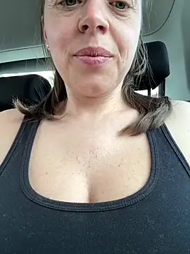 ladywithbigass's Stripchat show and profile