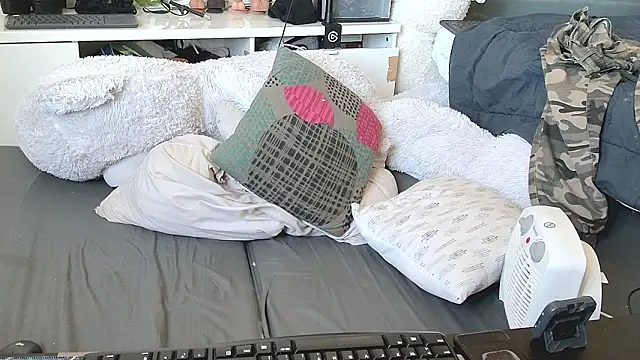 CeriseLapine live sex cam