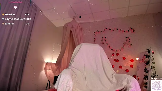 lilly_cherry_ (F teen) - spread legs and rub wet pussy