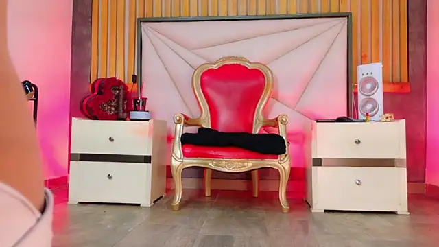 LilyyBigAss's Stripchat show and profile