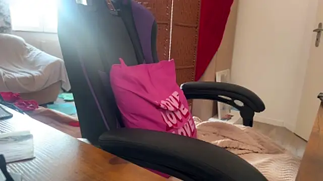 Caliiie-of live cam profile