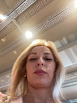 Webcam Model (VikaBunny1) is live