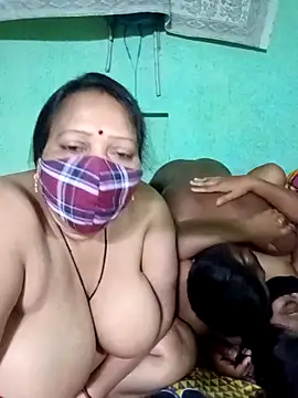 LoveOnStream Live Webcam on Stripchat