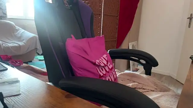 Caliiie-of live cam profile