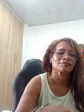 BustyMilf_ webcam