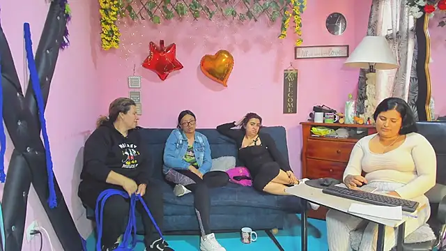 lesbiancuple live cam profile