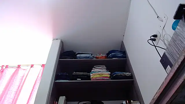 nicolle_milf1978 - Nicolle_milf1978's free webcam - UK Sex Cams