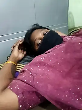 Webcam Model (tamilkaviya431) is live