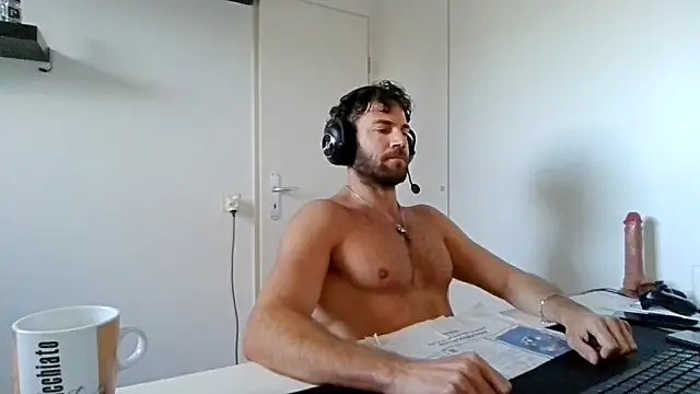 alpha-hunk - Alpha-hunk's free webcam - UK Sex Cams