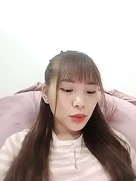 Webcam Model (Linkly-ly)  is live.Free join now!