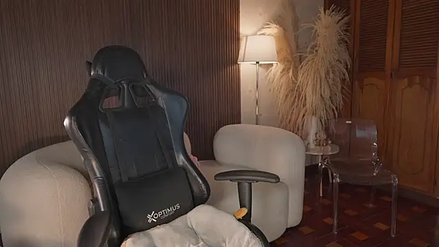 kateowens (F young) - fingers in my wet pussy👍