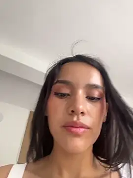 Webcam Model (Mia-villalobos)  is live.Free join now!