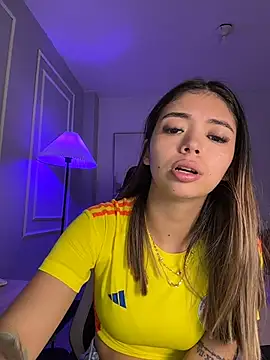 Webcam Model (HoneyMollyX) is live