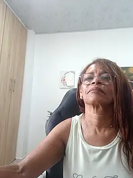 Webcam Model (BustyMilf_) is live