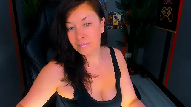 AnaMills live cam profile