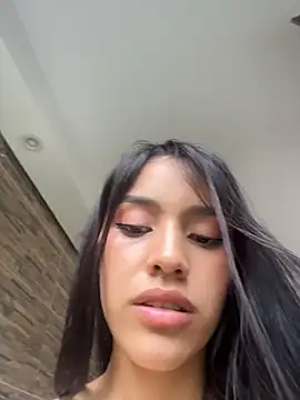 Webcam Model (Mia-villalobos) is live